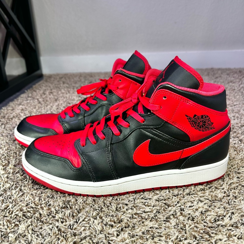 AIR JORDAN 1 MID REVERSE BRED MEN’S SIZE 13 BLACK RED DQ8426 060 RETRO SNEAKERS